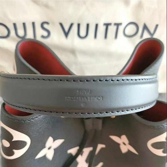 Louis Vuitton NeoNoe Giant Flower Monogram Black Creme Empreinte  Bi-Color Bag - Picture 7 of 17